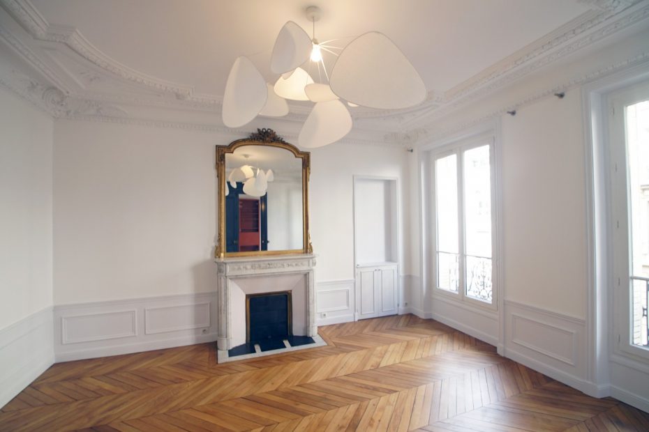 Rénovation d'un appartement Haussmannien à Saint-Mandé, par SP-Loci Architecte à Orsay : salon